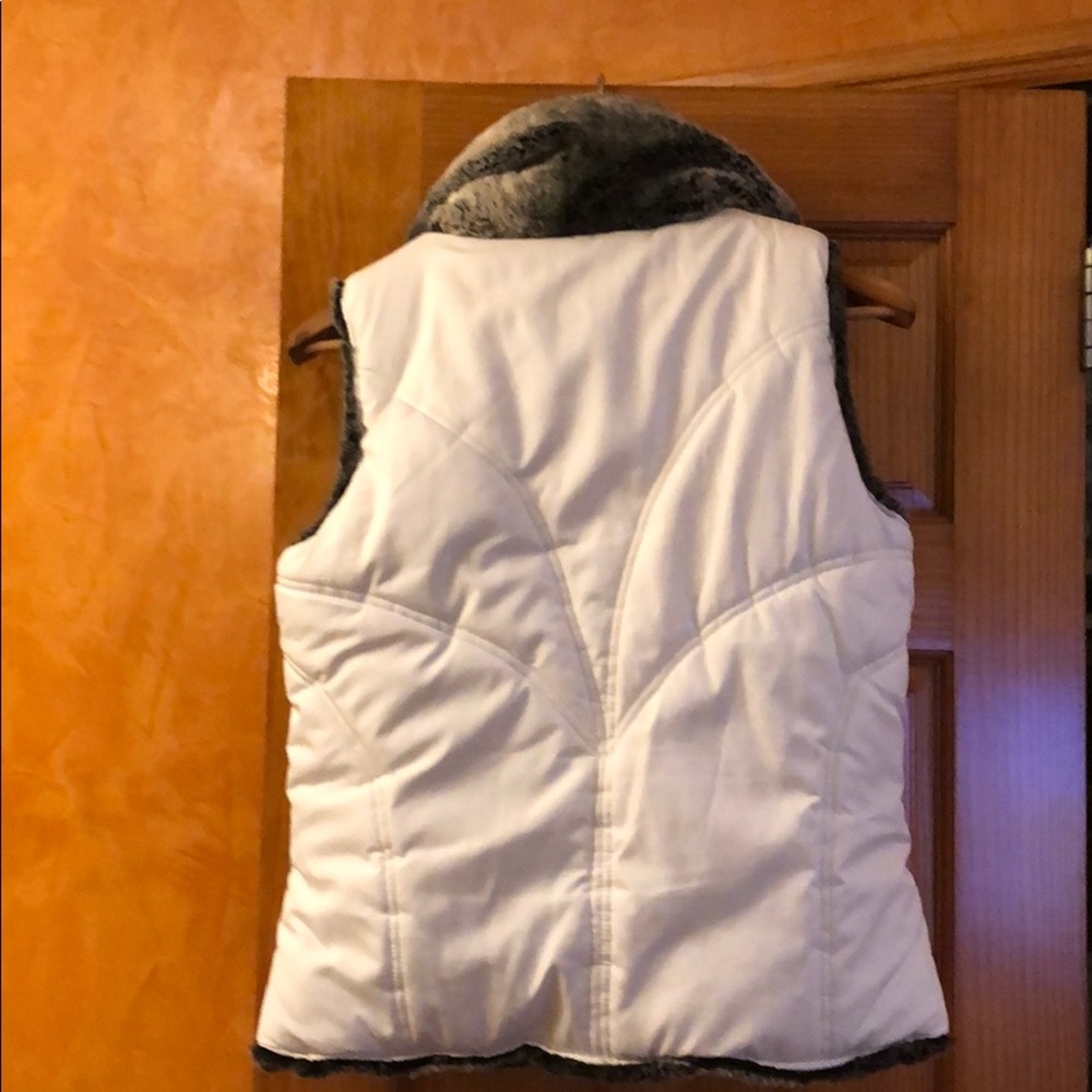 Vest - Picture 2 of 4